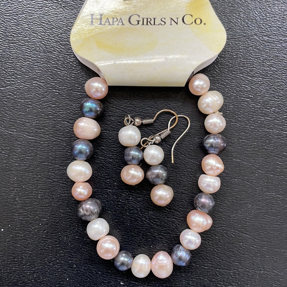 Fresh water pearls tri-color bracelet and earrings set. Stretch bracelet. NWT